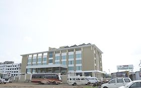 Tania President Inn